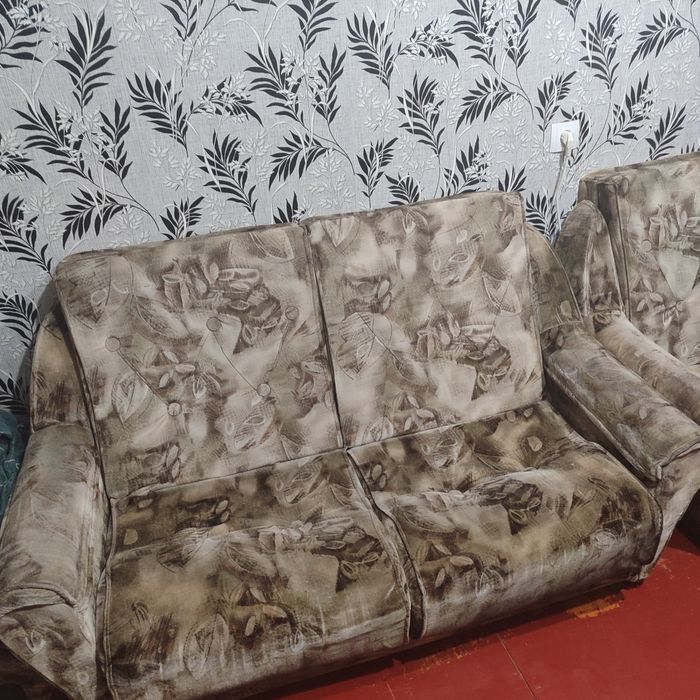 Диван и кресло отдам даром