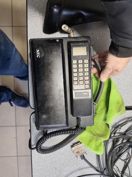 Конзола стойка за телефон Мерцедес w124 ,както и за 140,202 ,210
