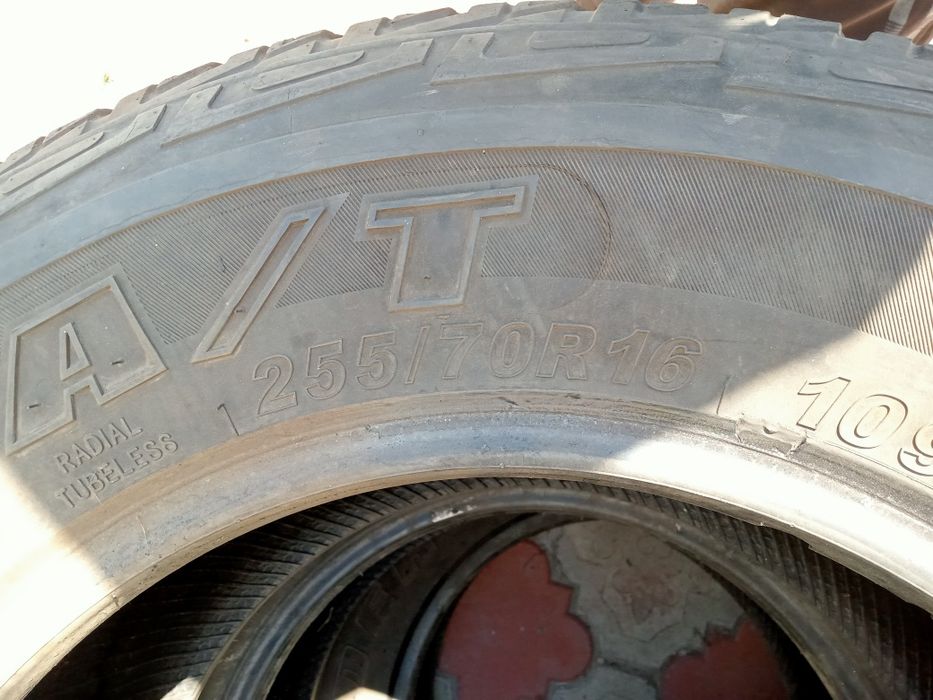 Продам резины на джип