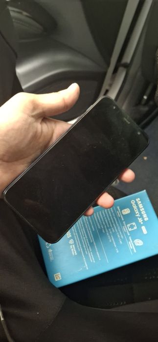 Самсунг J6 plus состояние хорошое ползовалас жена каробка доки ест
Не