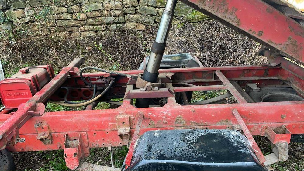 Тристранен самусвал