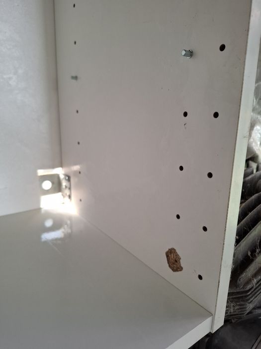 Picurator vase bucătărie IKEA cu corp mobilier suspendat