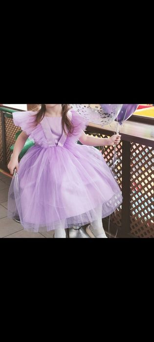 Продам нарядные платья