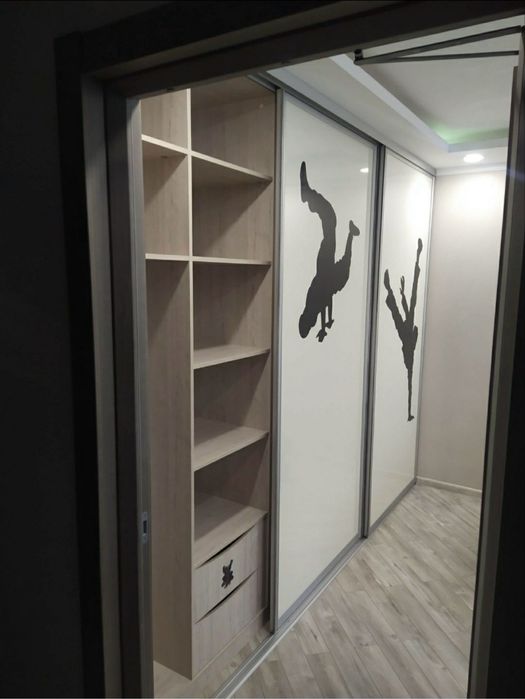 Встроенный шкаф из материала MDF производитель EGGER