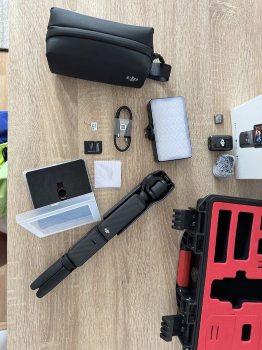 DJI Osmo Pocket 3 Creator Combo + Garanție și Accesorii Extra