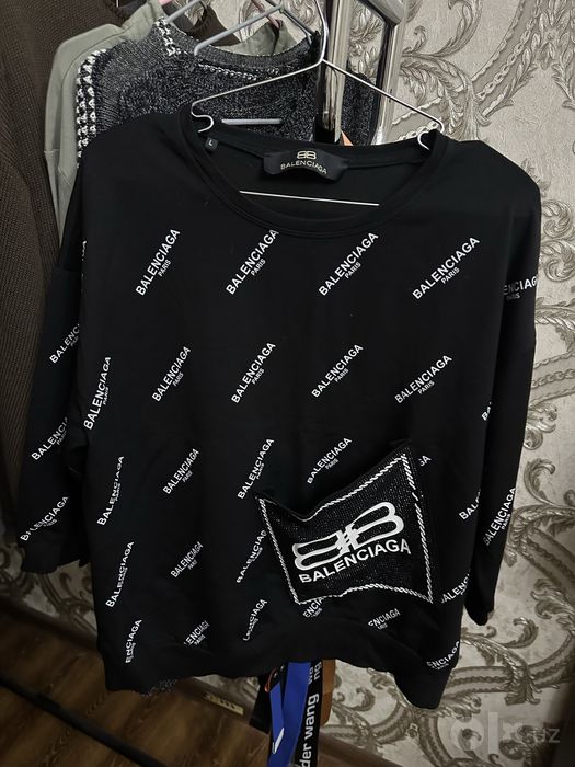Кофта осенняя balenciaga