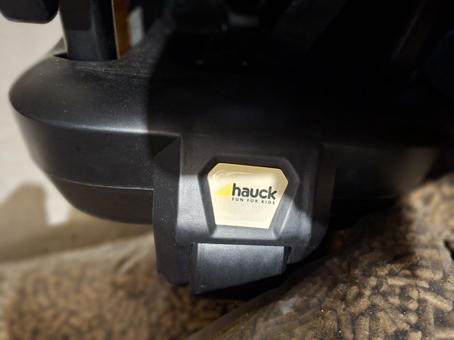 2 бр. Бебешки столчета за кола