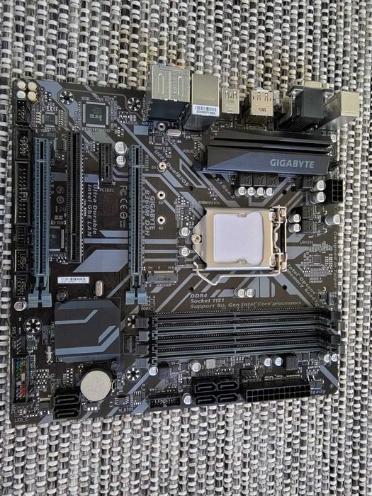 Sursa PC SF-550F14MT+ Placa de baza Gigabyte