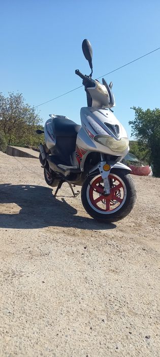 Скутер Twister 50
