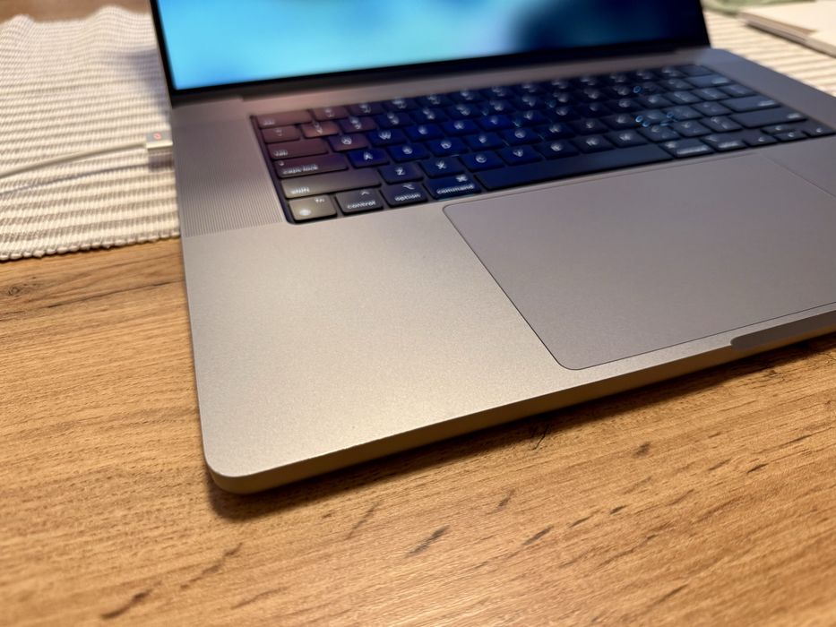 Apple MacBook Pro M1 - 2021 - 32BG RAM - 1TB SSD
