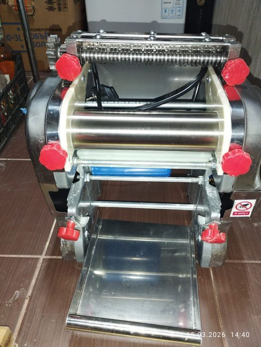 Продам лапшерезку.