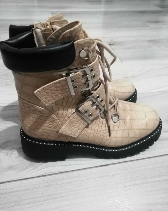 Ghete crem model crocodil mărimea 39 din imitatie piele Punk Rock