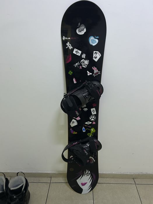 Продаю взрослый сноуборд с ботинками