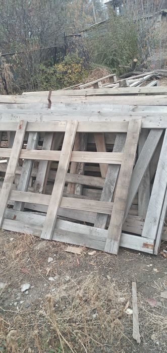 Продам поддоны и  щиты для забора  700 тенге.