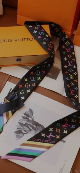 Eșarfă Louis Vuitton,  model 2026, 7 modele,  100% mătase, 120x8cm,  pret fix