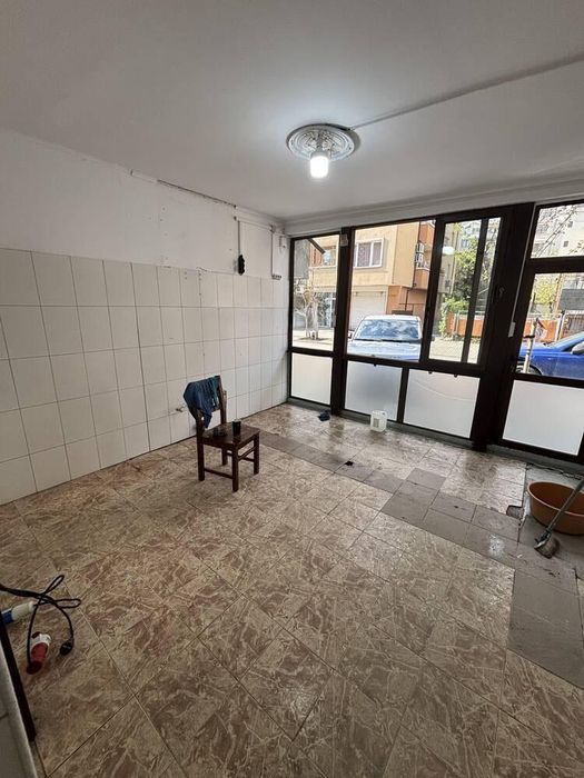 Дава се под наем Магазин в Бургас, Възраждане - 32 кв.м за 357 € - Снимка #1