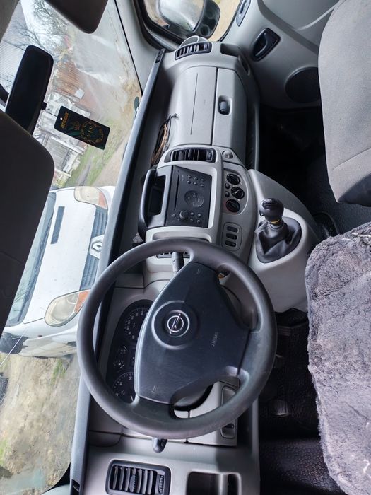 Vând Opel Vivaro