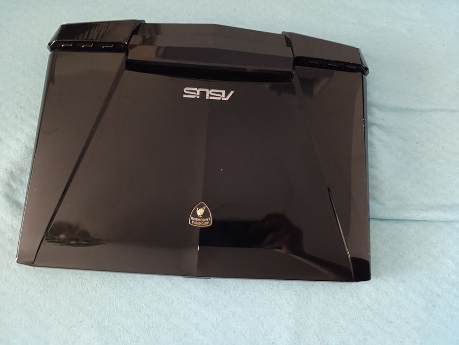 Vand laptop gaming ASUS VX7 Lamborghini de colectie perfect functiona