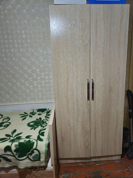 Срочно продается кровать и шкаф для одежды