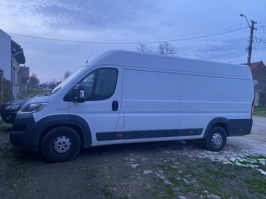 ***Inchiriez microbuz***