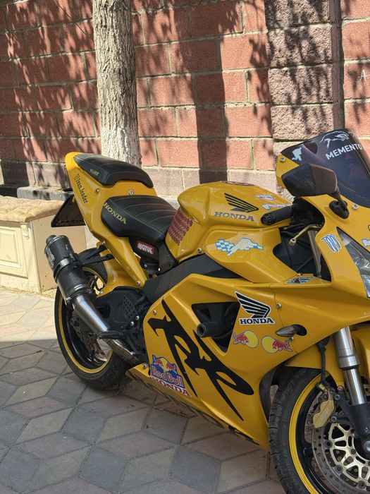 мотоцикл хонда cbr954rr