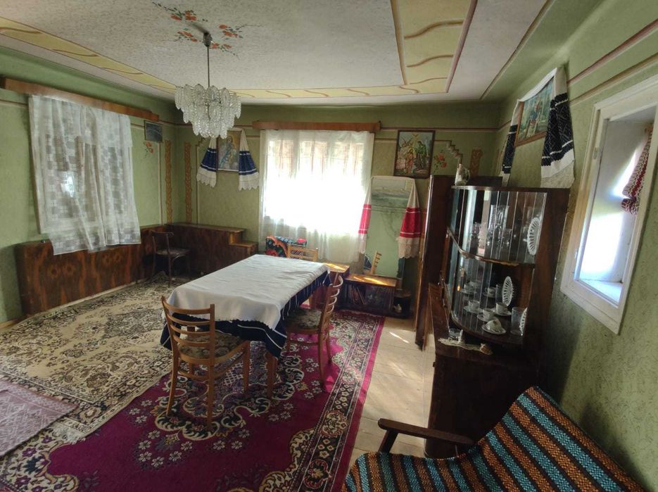 Casă de vânzare - com. Râșca sat Mărcești, cu anexe și teren (7500 mp)