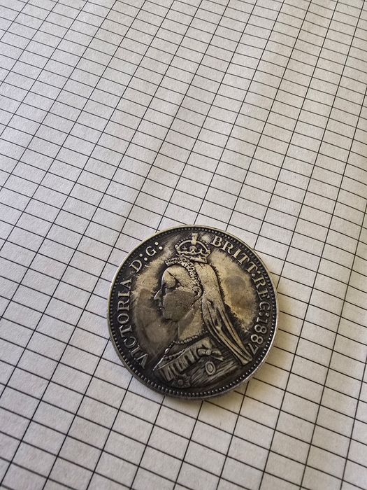 Продавам 3 броя монети