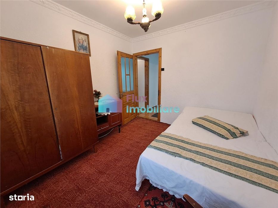 Apartament cu 3 camere etaj 2 Obcini zona Dany Gry