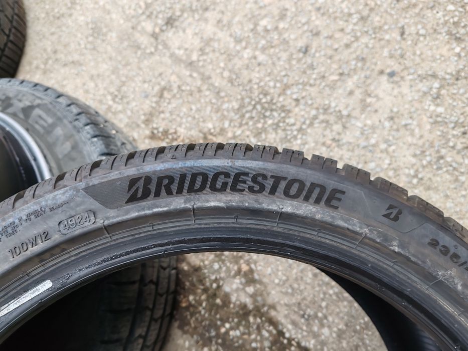235/40/19 - Bridgestone