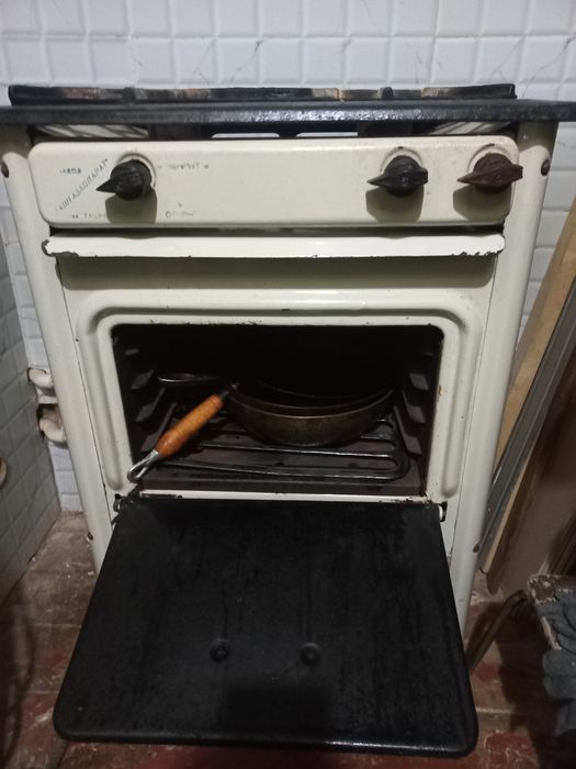 Продам газ плиту