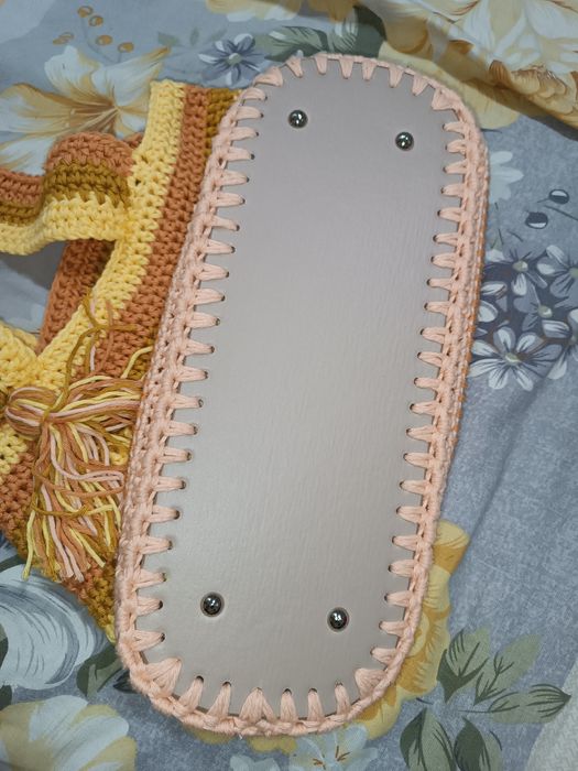 Лятна чанта плетена на една кука