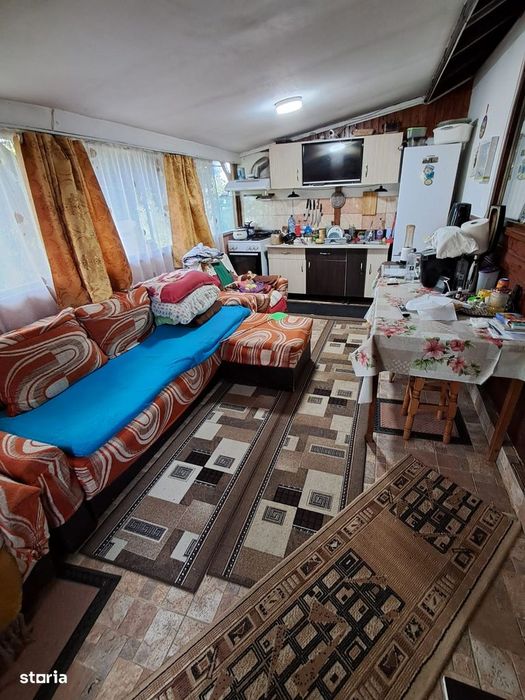 Casa cu 2 camere, teren 1000 mp, acces asfaltat