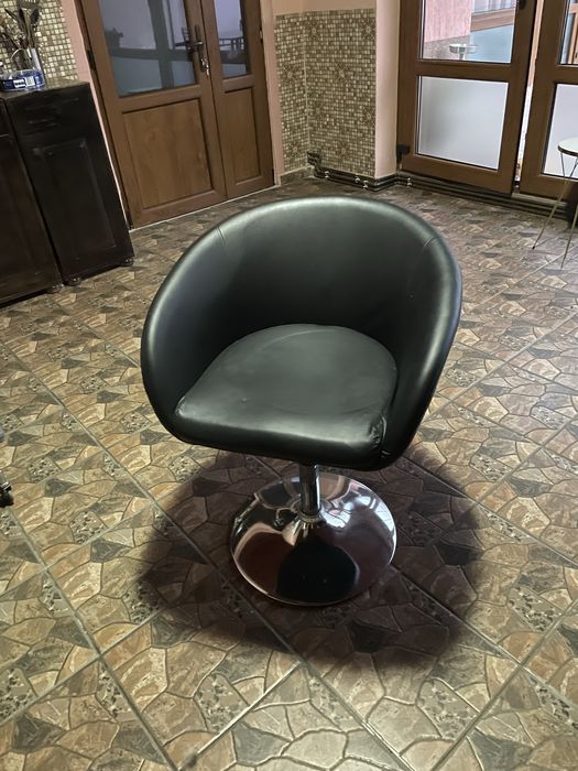 Scaun coafor putin folosit