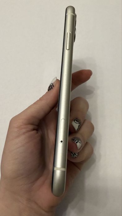 iPhone 11 — отличное состояние, полностью рабочий
