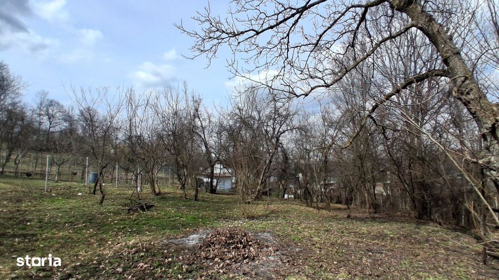 Casa cu teren generos de vanzare in Poiana Campina