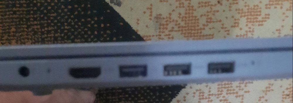 Noutbuk sotiladi. Lenovo Windows 10 Pro. Narxi 2 mln 200.