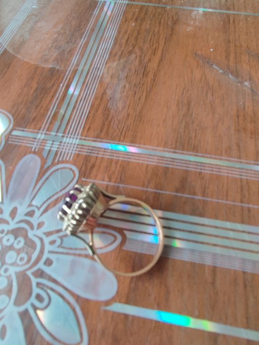 Продам кольцо с брильятоми