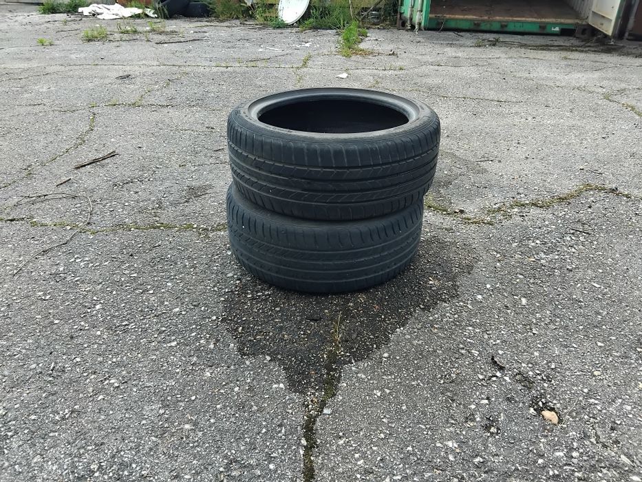 Гуми 225 45 18 Гудиър Goodyear 2 броя - нов внос. Не са нови!
Гумите са нов внос и са запазени, без забележки по структурата. Подходящи за дъл