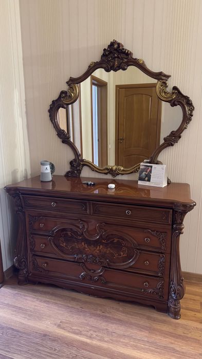 Продам комод с зеркалом