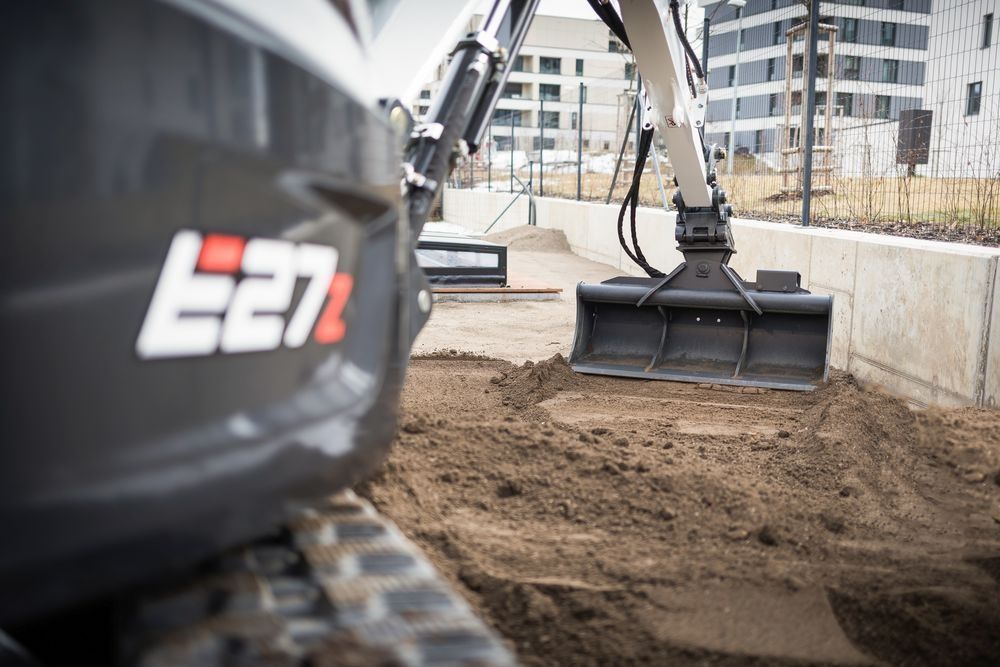 Buldoexcavator de inchiriat miniexcavator cu operator