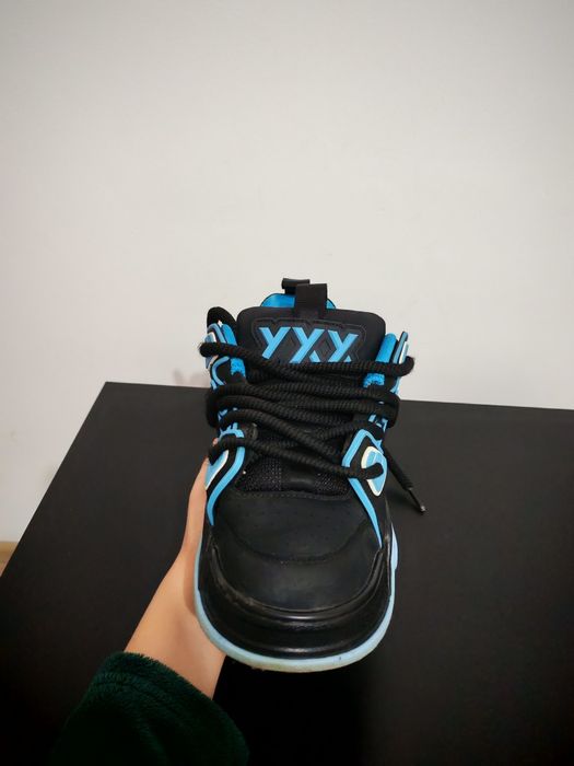 Vând pereche de adidași gryxx