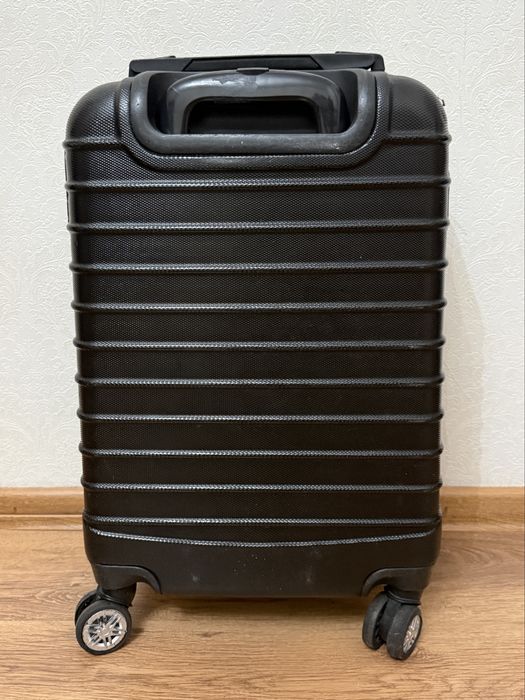 Чемодан для ручной клади