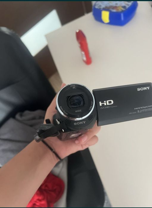 Vând camera sony handycam HDR-Cx240e cu senzor  CMOS Exmos R