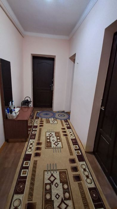 9 сотих 4 хонали ҳовли сотилади. Йулди буйи, бизнес учун қулай жой.