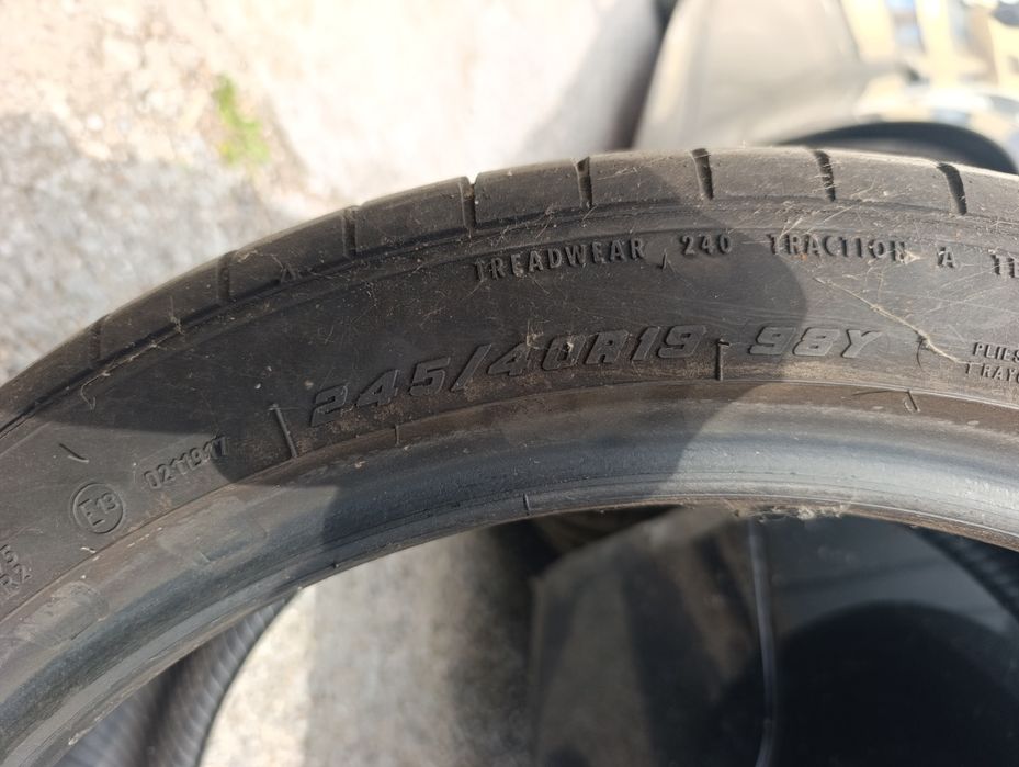 245 40 19 летни гуми по 1 бр.