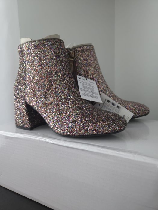 Botine Bershka mărime 36 noi