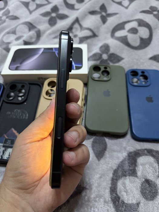 Продам Iphone 16 pro black