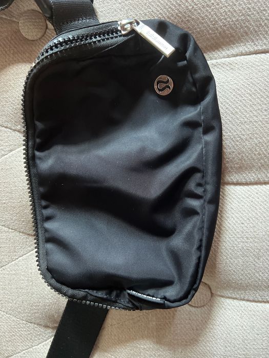 Lululemon Чанта за пари и телефон