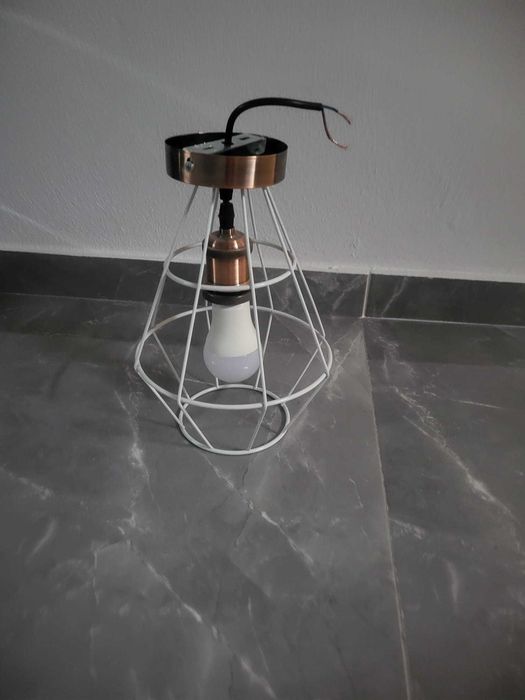 vând lustre cameră de zi. Preț 50 lei/buc. 2 buc