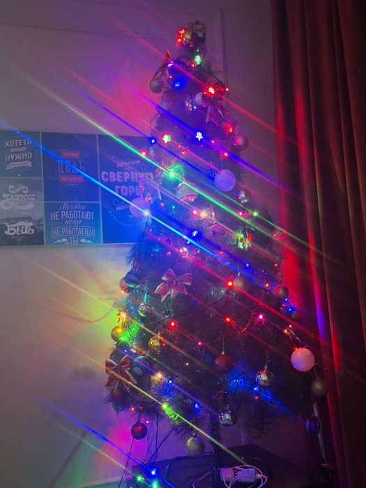 Продам елку 180 см с игрушками